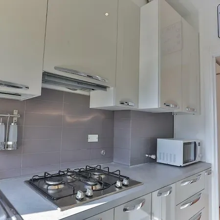 Charming One Bedroom In Appartement Milan