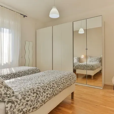 Charming One Bedroom In Appartement Milan