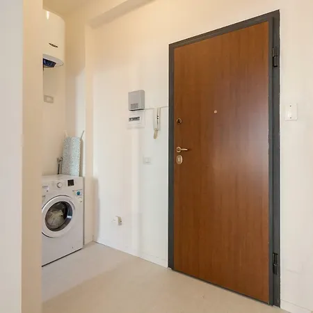 Διαμέρισμα Alessia's Flat- M3 Corvetto *