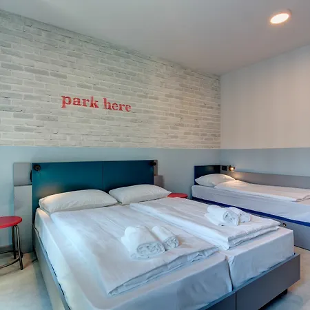 米兰兰布雷特美宁厄尔酒店 *