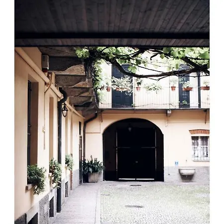 Daire Taking A Walk In The Beating Heart Of Navigli Milano