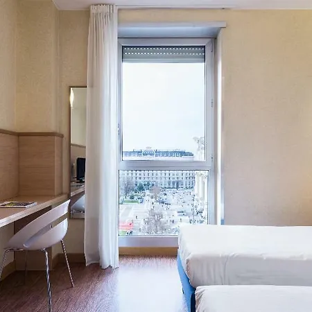 Aosta فندق ميلان
