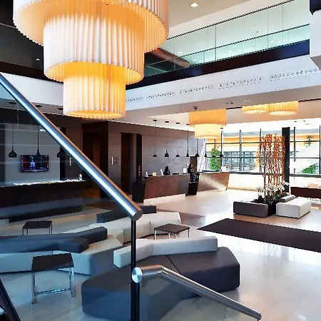 Hilton Garden North Hotell 4*