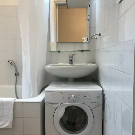 Apartment Peaceful Studio In Strategic Position Milan