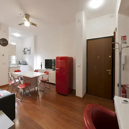 Bright New House Near Navigli District Appartement