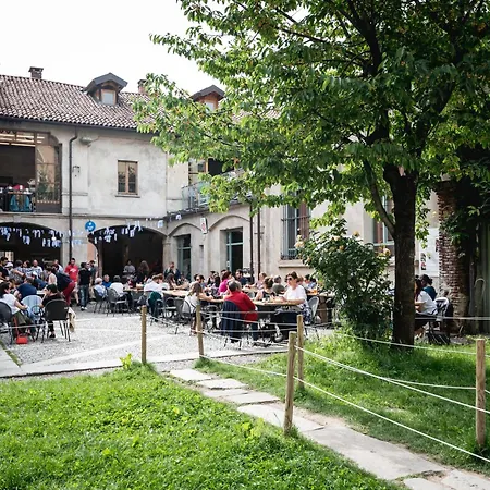Un Posto A - All'interno Di Cascina Del 700 Hostel *