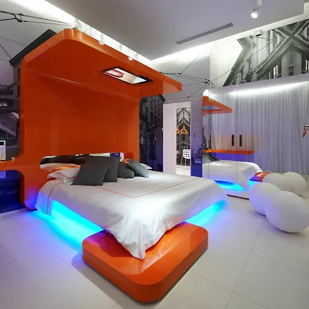 Отель Th Street 4*