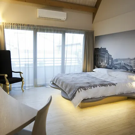 Seven Hotel
