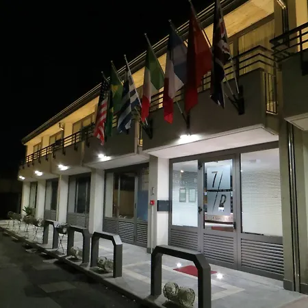Hotel Seven 2*