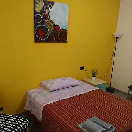 L'isola Di Romy Konukevi Milano