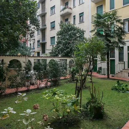 Next Stop - Station Apartment *