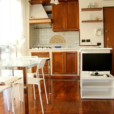 דירה Studio Downtown Fantastic Area מילאנו