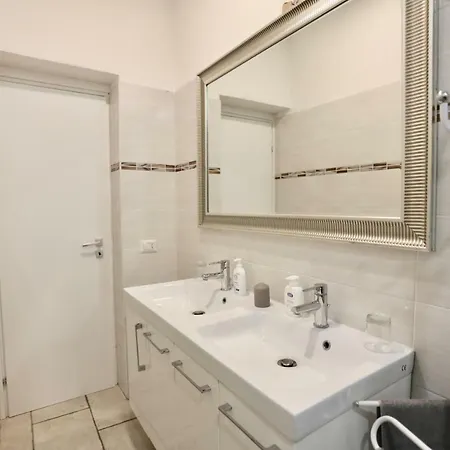 Pretty Space 100metri Da Stazione Apartman *