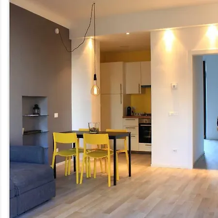 Fashion District Apartment *