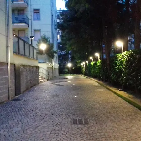 Zara Cosy & Cheap Apt - Easy Parking Apartament *