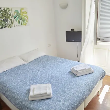 Two Bedroom In Tortona Apartment