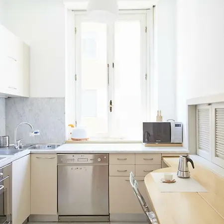 Two Bedroom In Tortona Apartment