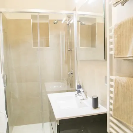 Charming, New & Bright Apt In The Heart Of