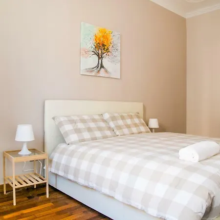 Apartment Charming, New & Bright Apt In The Heart Of *