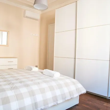 Apartment Charming, New & Bright Apt In The Heart Of *