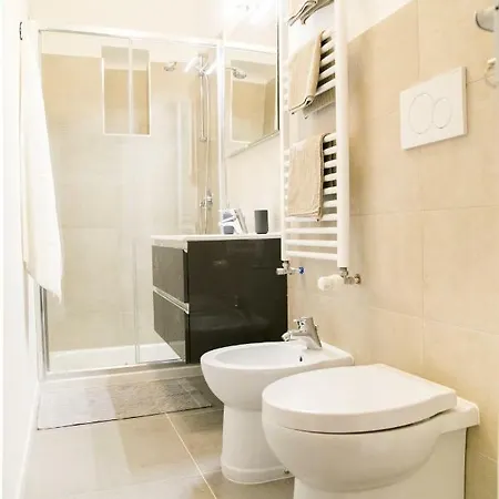 Apartment Charming, New & Bright Apt In The Heart Of *