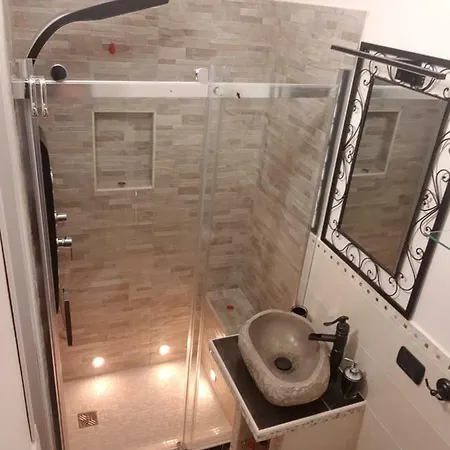 In Certosa Station Apartment