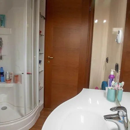 Comfy Near The Redline Subway Homestay *