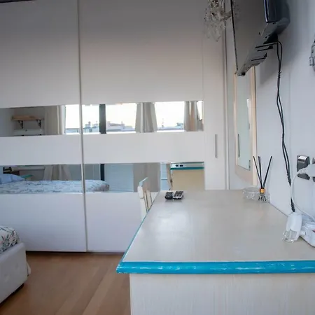 Comfy Near The Redline Subway Homestay *