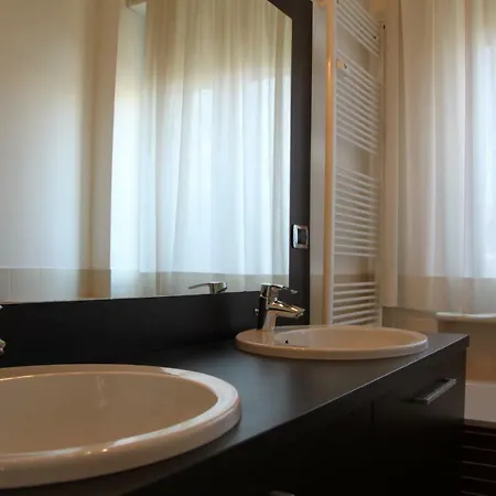 Maggiore Cozy Апартаменты Милан