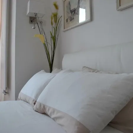 Apartment Via Delle Camelie 8 *