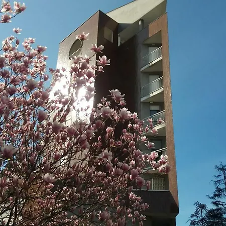 Il Giardino Dell'artista Con Parcheggio E Giardino A *