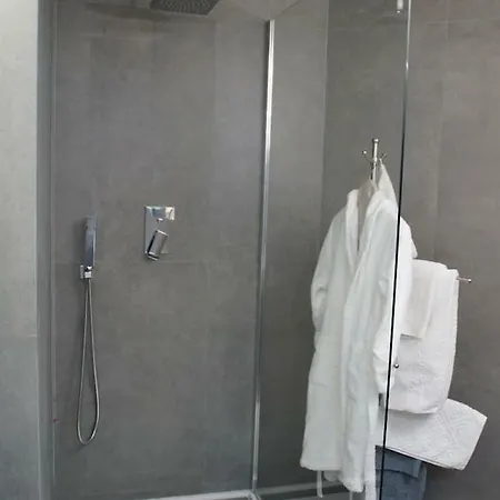 Dam's Crib Modern Loft Luxury Residential Daire *