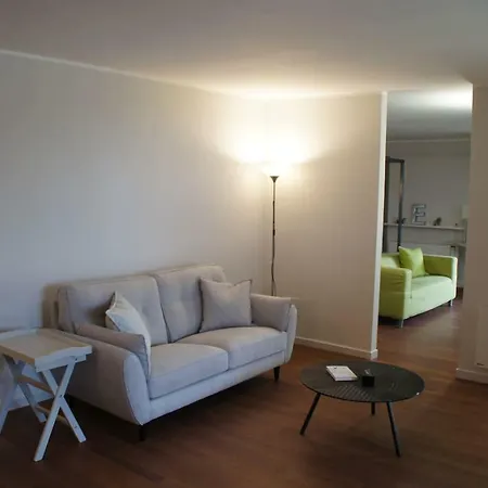 Daire Dam's Crib Modern Loft Luxury Residential *