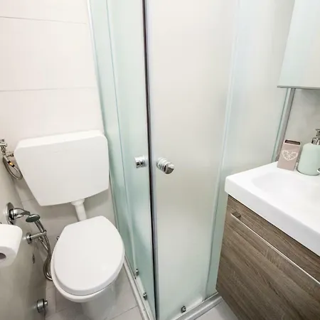 Airguest Central Station Beautiful Flat *