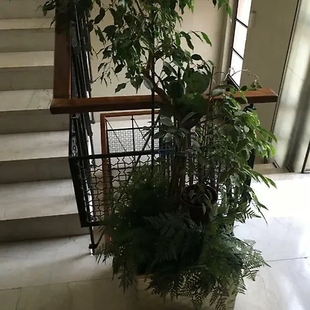 Leoni Charminghouse * Milano