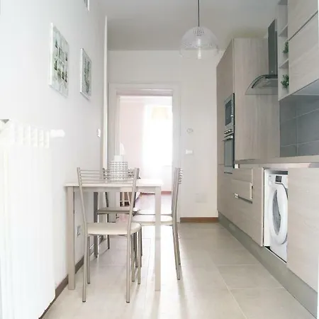 Charming, New & Bright Apt In The Heart Of Milan