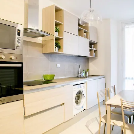 Charming, New & Bright Apt In The Heart Of * Milan