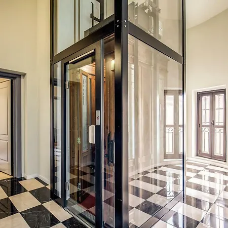 Luxurious In * Milán