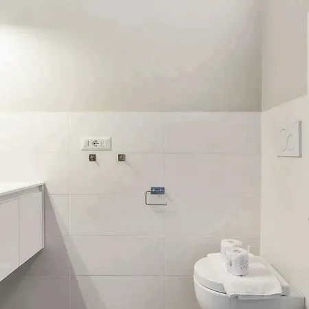 公寓 Guesthost - Isola View Renovated *
