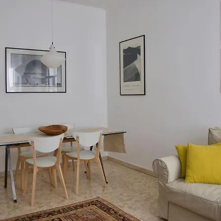 Apartment Bright For 5 Close To Isola District