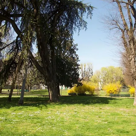 Bright For 5 Close To Isola District Milan