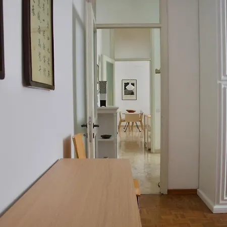 Bright For 5 Close To Isola District Apartment