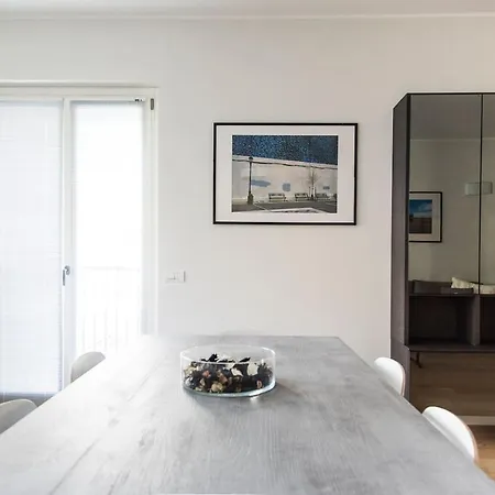 Brand New , Life District Apartment Mailand