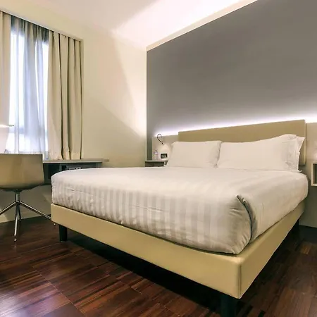 43 Station Hotel