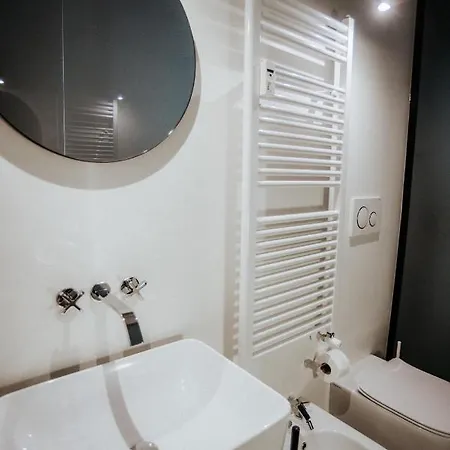 Ca Bela - Porta Romana 4*