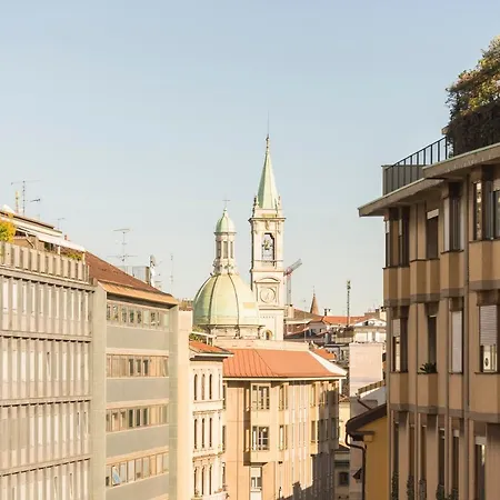 Sweet San Lorenzo, Right In The Centre