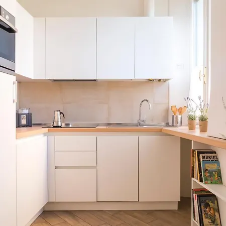 Sweet San Lorenzo, Right In The Centre