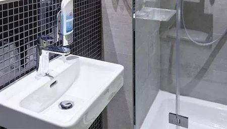 米兰兰布雷特美宁厄尔酒店 旅馆 *