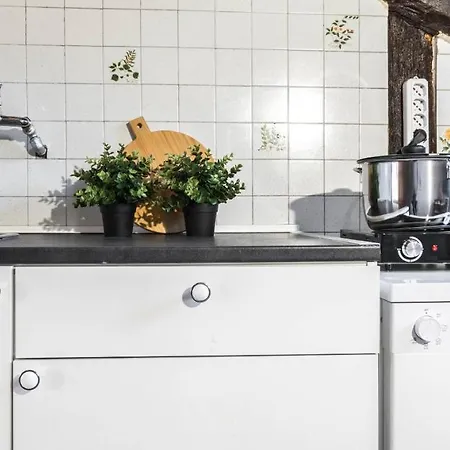 Апартаменты Altido Charming Flat For 6 In Historic Carrobbio Милан