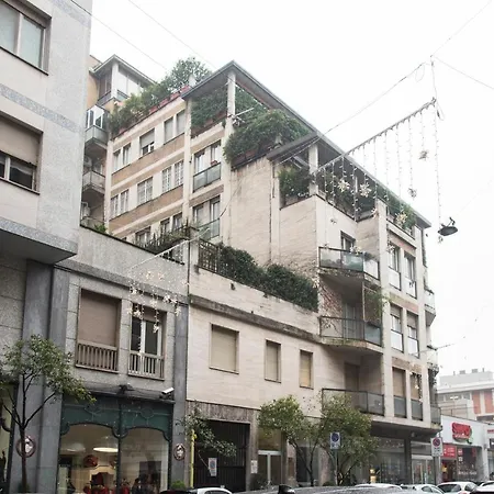 Terrace Garden View Near Metro Stop Milán